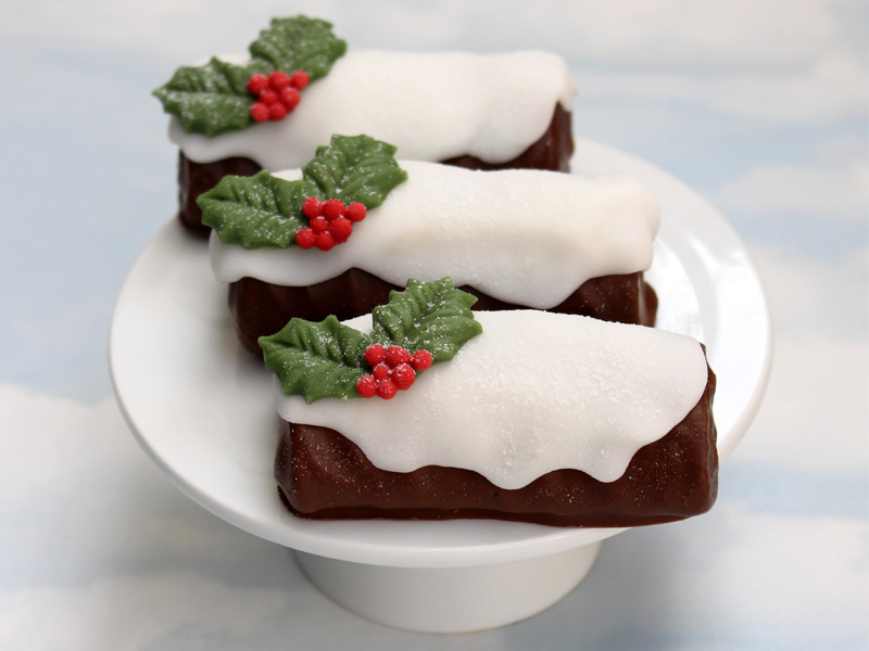 holly-trio-cake-mould-christmas-mini-chocolate-logs