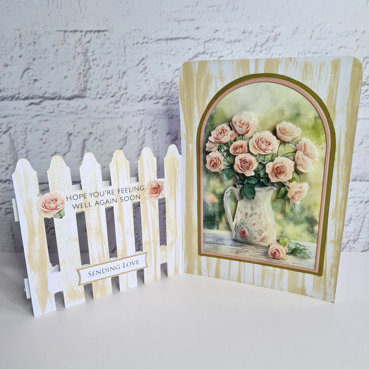 Gestanztes Decoupage-Muster – Krug mit Rosen (3er-Pack)