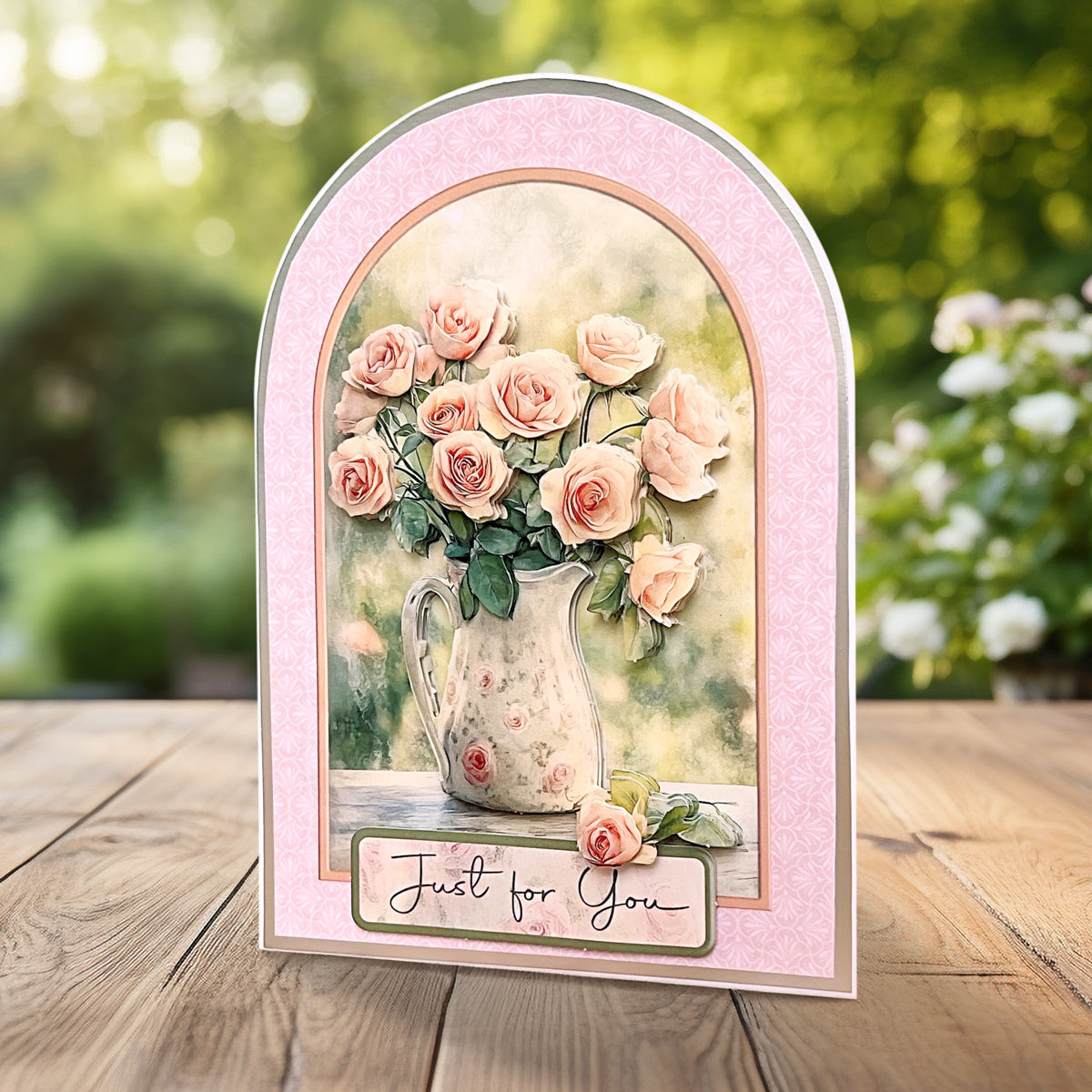 Gestanztes Decoupage-Muster – Krug mit Rosen (3er-Pack)