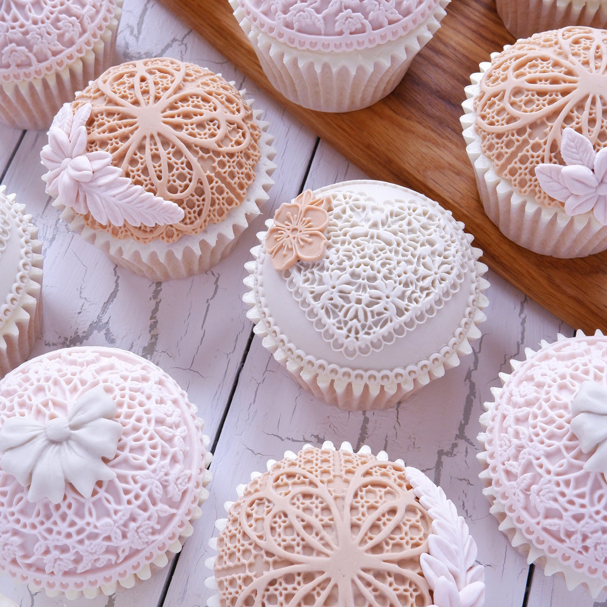 Cupcake-Silikonform mit floraler Spitze