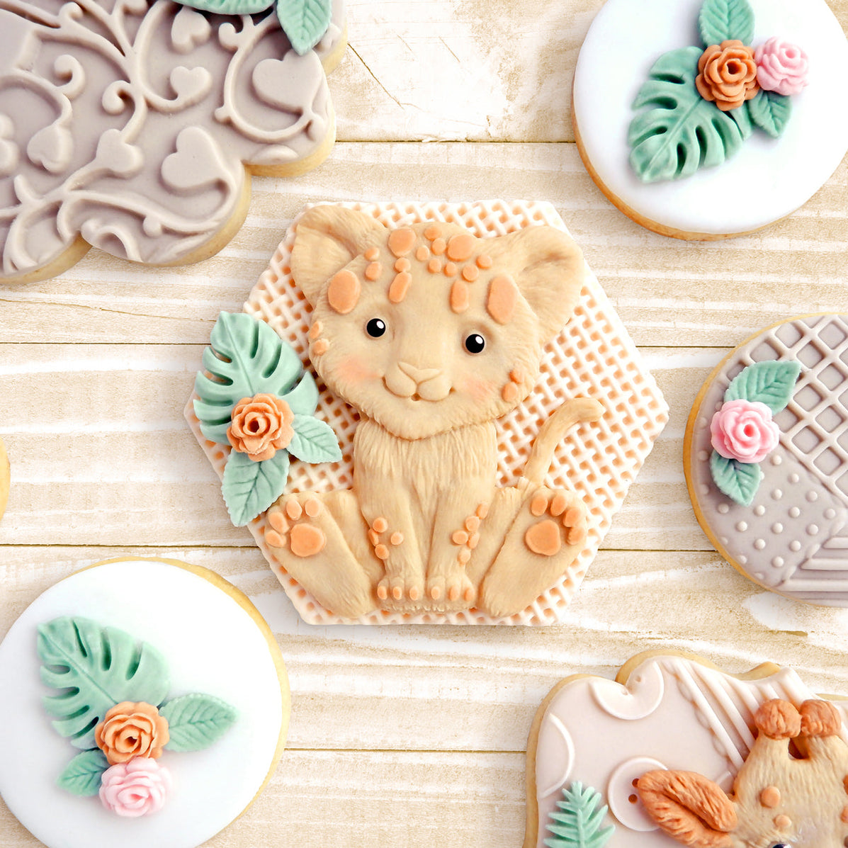 Katy Sue Katy Sue Moulds - Stampo in silicone a forma di fiocco a coda lunga, per decorare torte, biscotti e fai da te, da utilizzare con fondente, pasta di zucchero e Katy Sue Katy Sue Moulds - Stampo in silicone a forma di fiocco a coda lunga, per decorare torte, biscotti e fai da te, da utilizzare con fondente, pasta di zucchero e