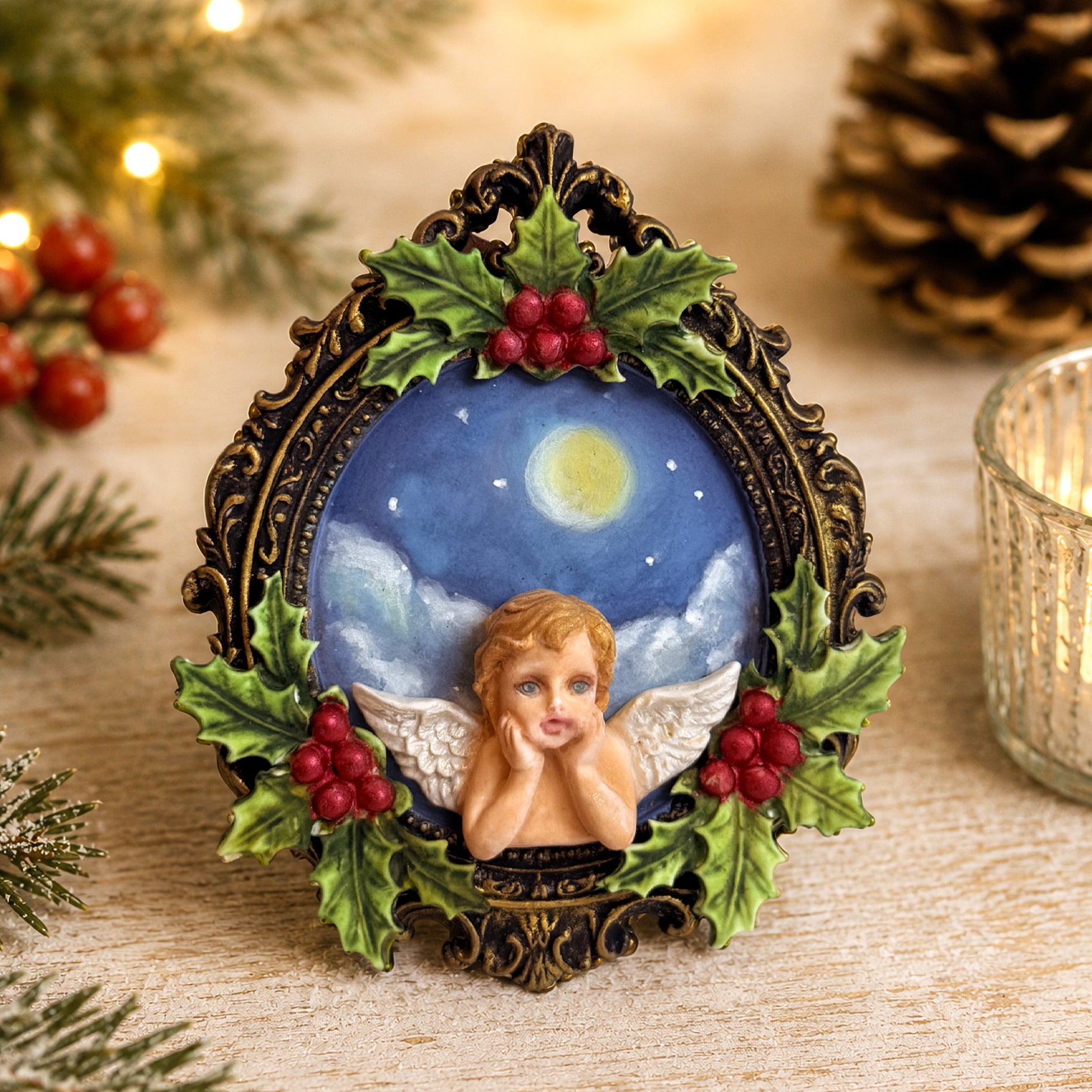 Cosmic Shimmer Holly Corners Silicone Mould