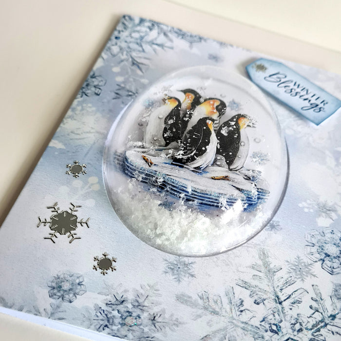 Luxuriöse Kartensammlung mit Schneekugeln und Winterszenen