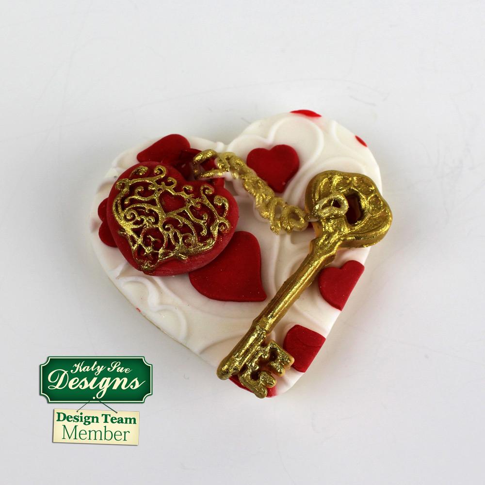 CD - An idea using the Decorative Keys & Locket Mould product