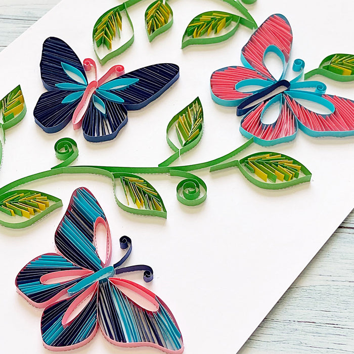Digitale Quilling-Vorlage mit Schmetterlingsranke