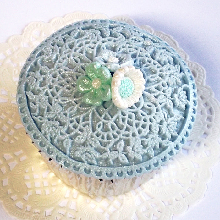 Cupcake-Silikonform mit floraler Spitze